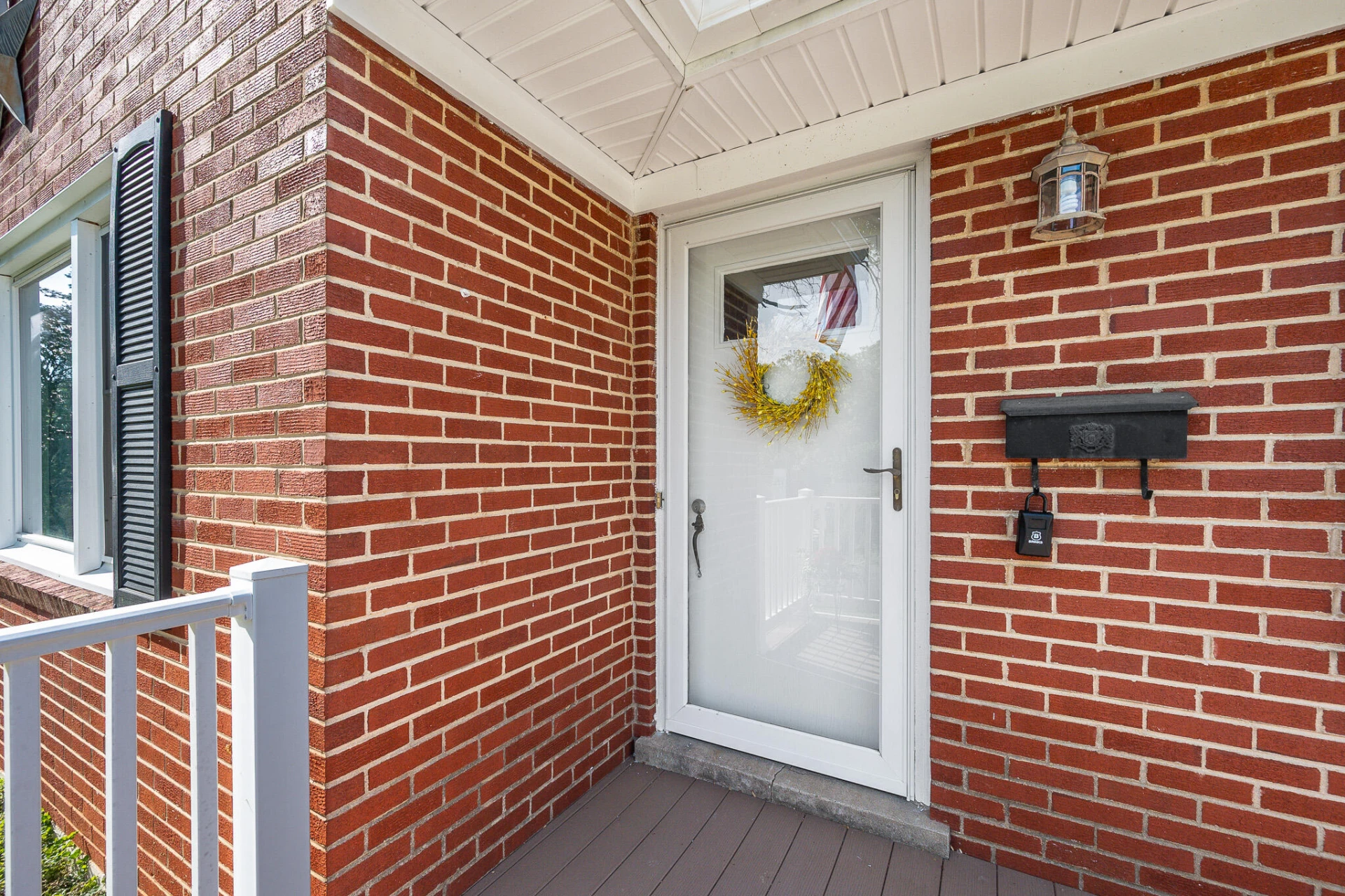 1235 Ashland CIR - Photo 4