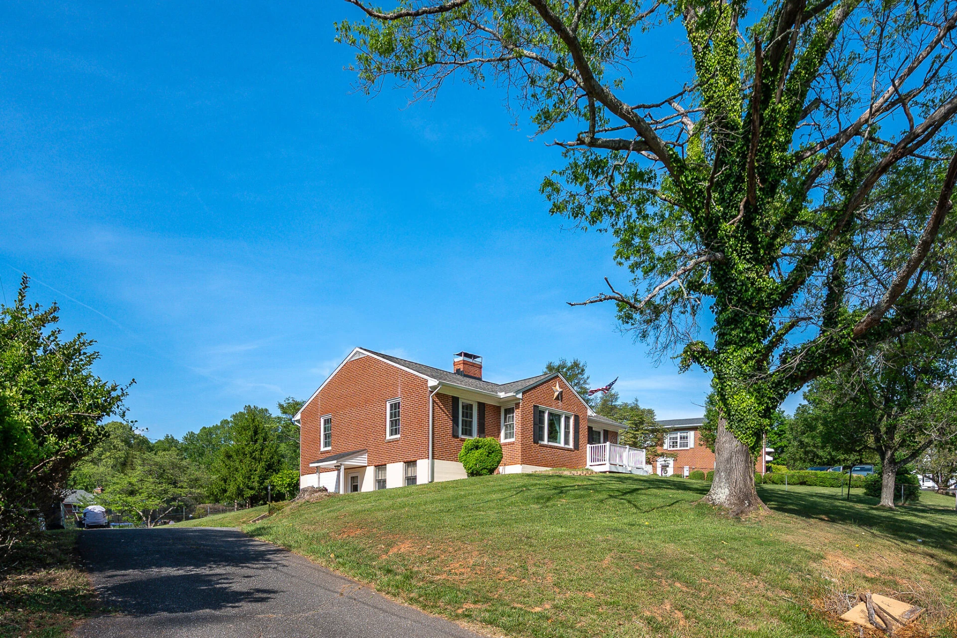 1235 Ashland CIR - Photo 46