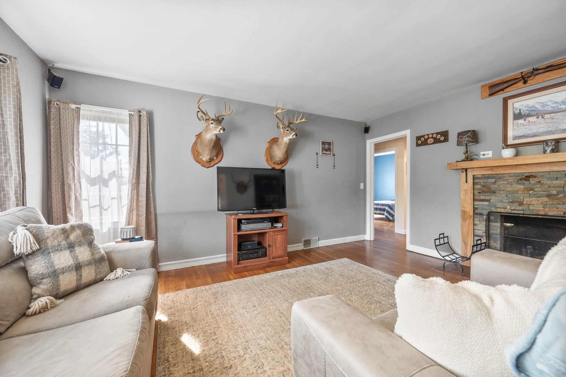 1235 Ashland CIR - Photo 5