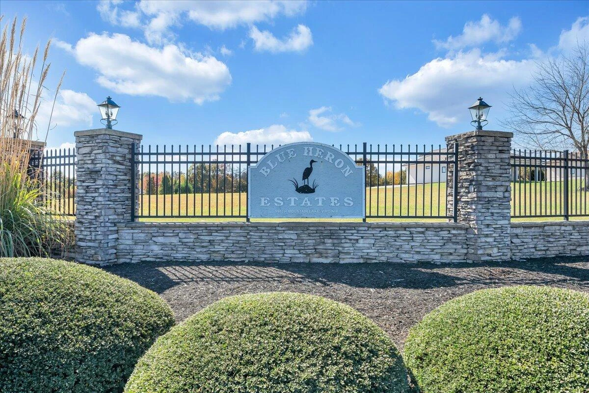 Lot 44 Blue Heron DR