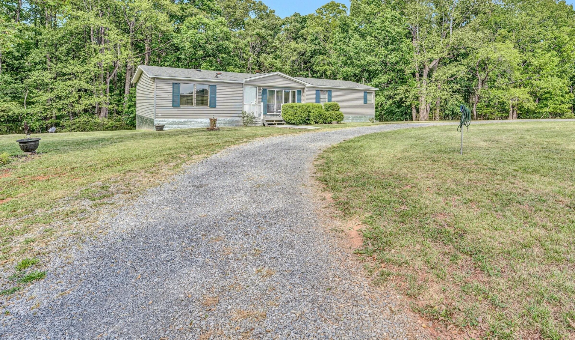 1060 Lynch RD - Photo 2