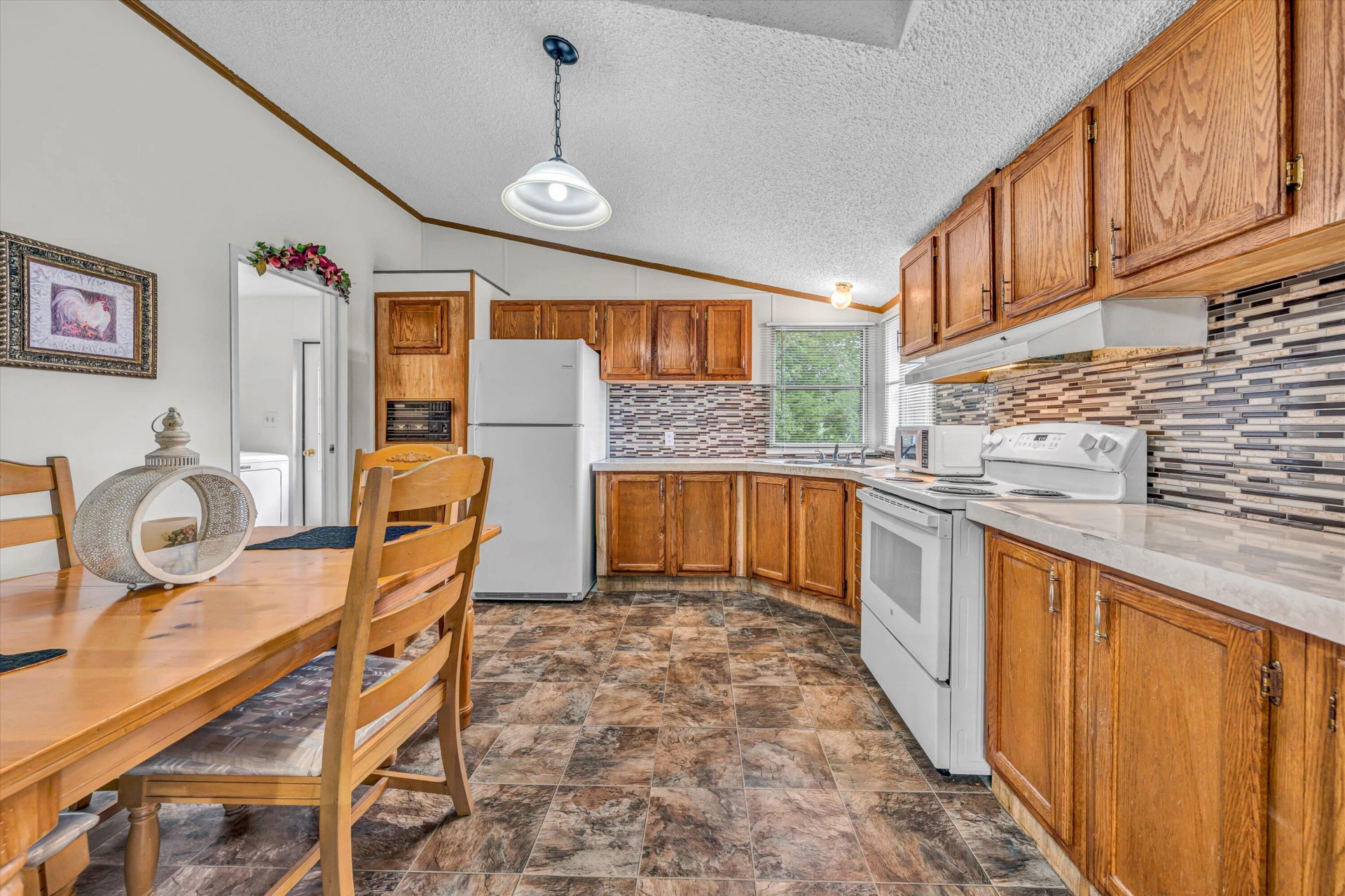 1060 Lynch RD - Photo 8