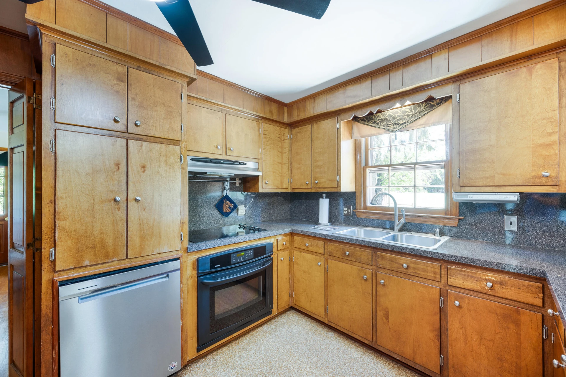 1129 Croft LN - Photo 13