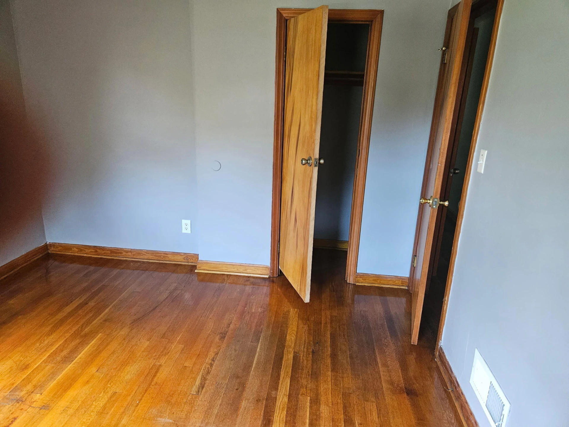 2108 Wayne ST NE - Photo 2