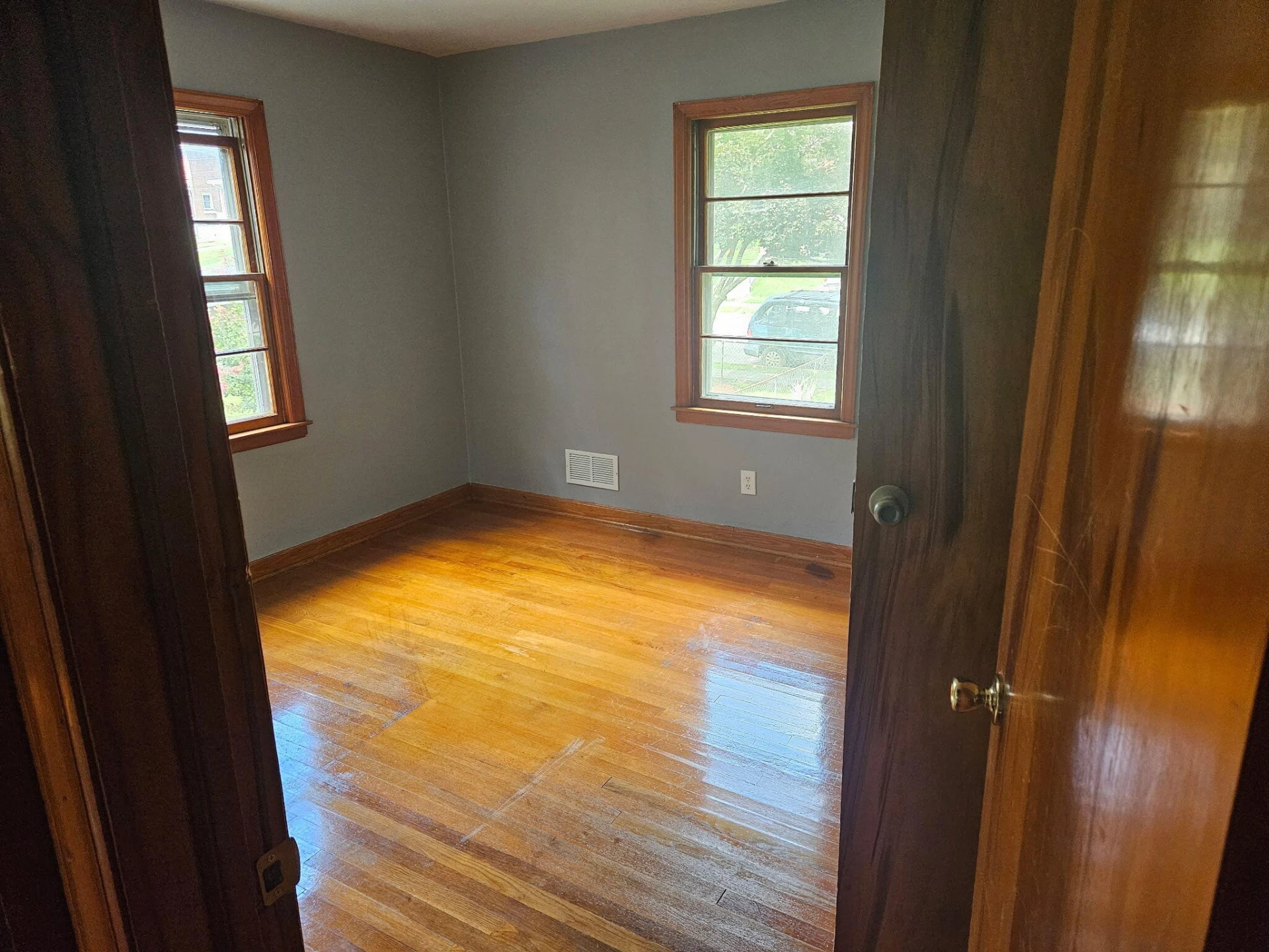 2108 Wayne ST NE - Photo 3