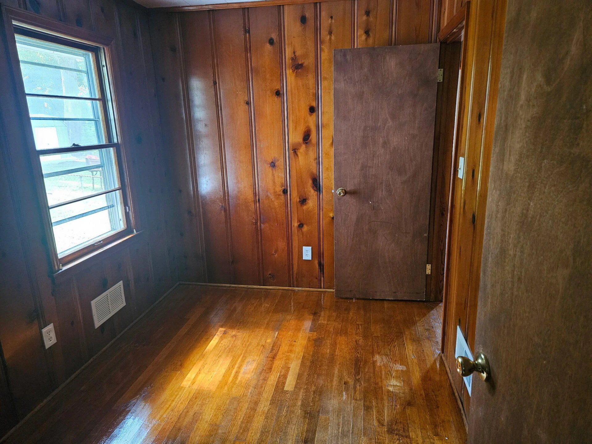 2108 Wayne ST NE - Photo 7