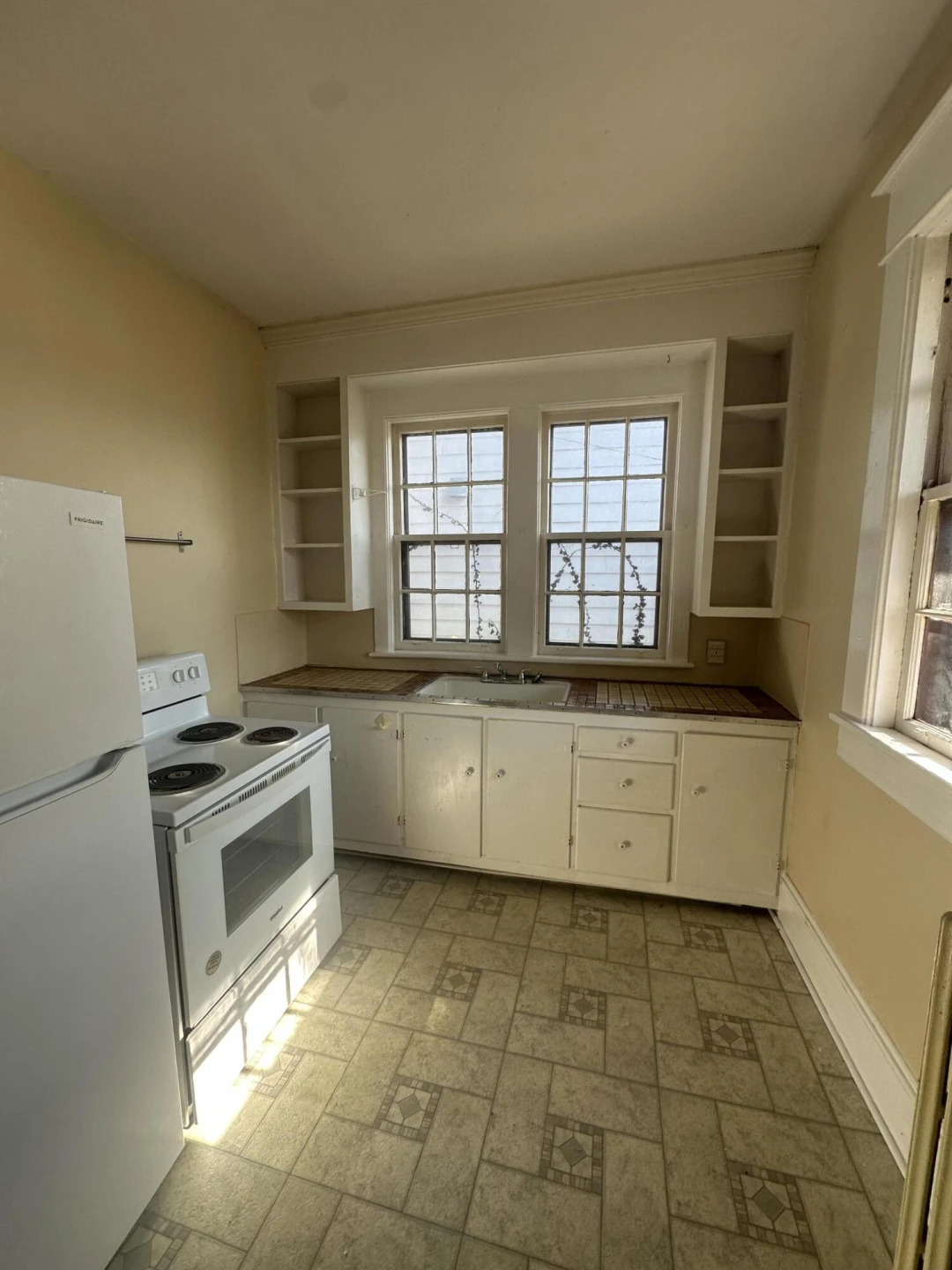 506 Highland AVE SW - Photo 3