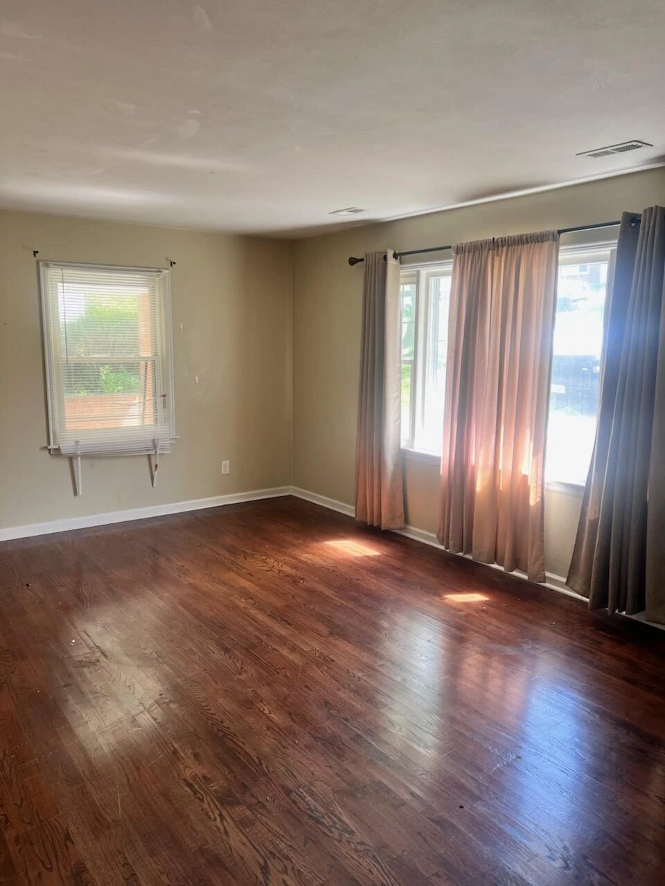 2521 Lakeview DR NW - Photo 3