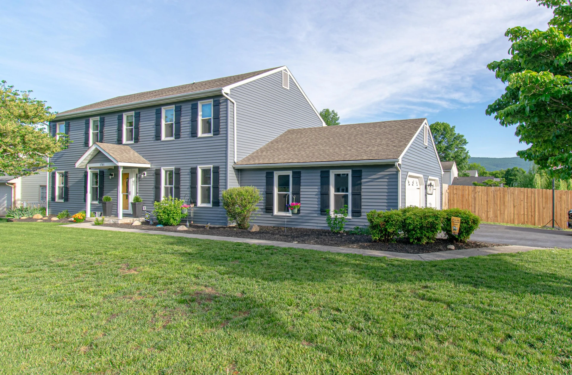 1701 Kingsmill DR - Photo 2