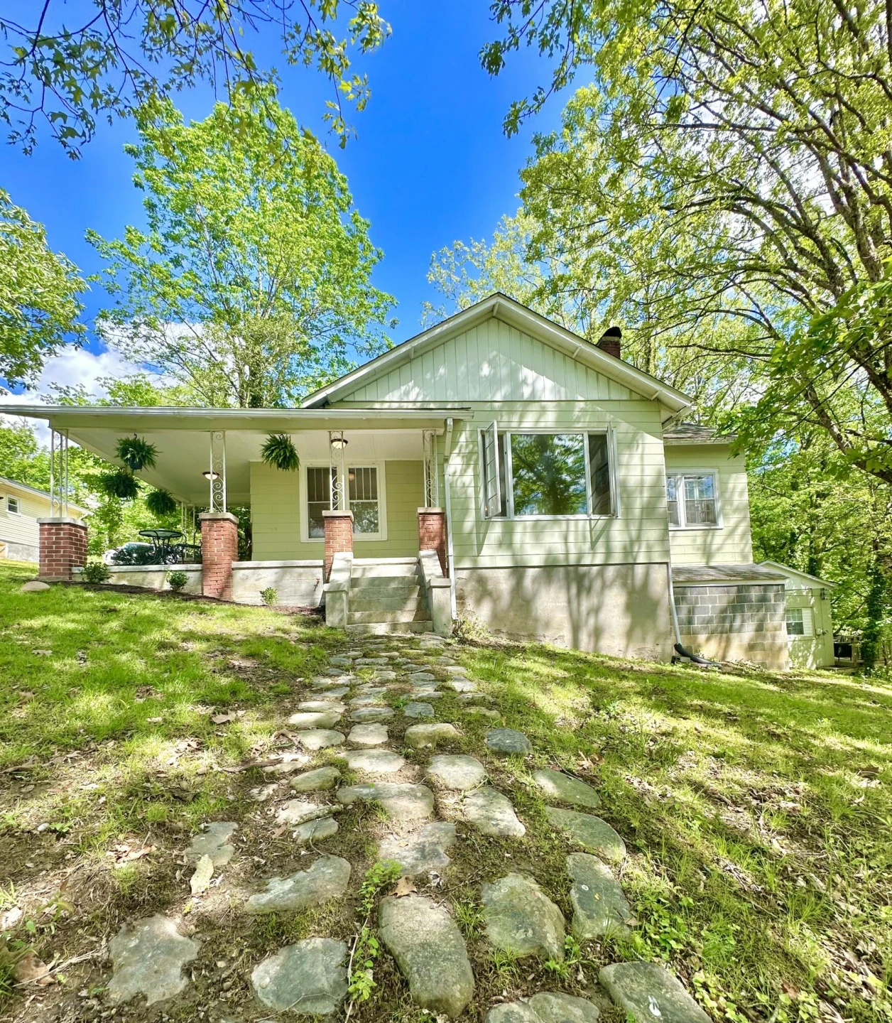704 Jefferson AVE