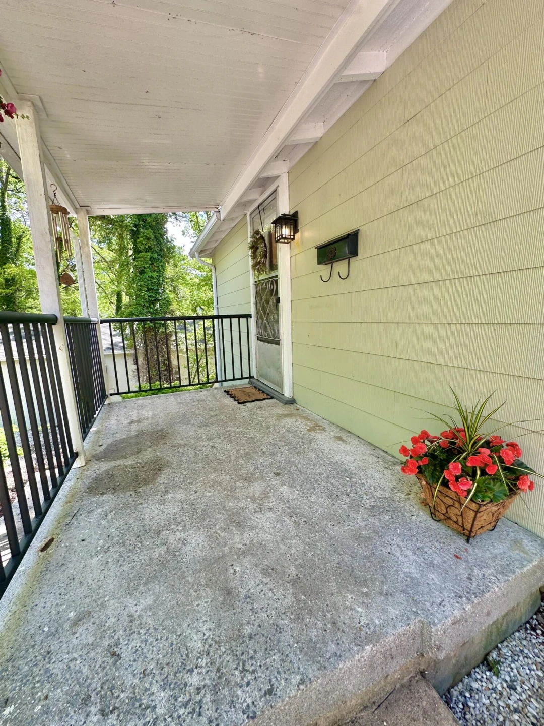 704 Jefferson AVE - Photo 11