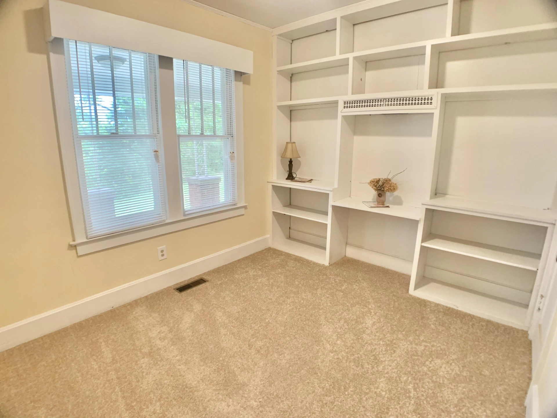 704 Jefferson AVE - Photo 41