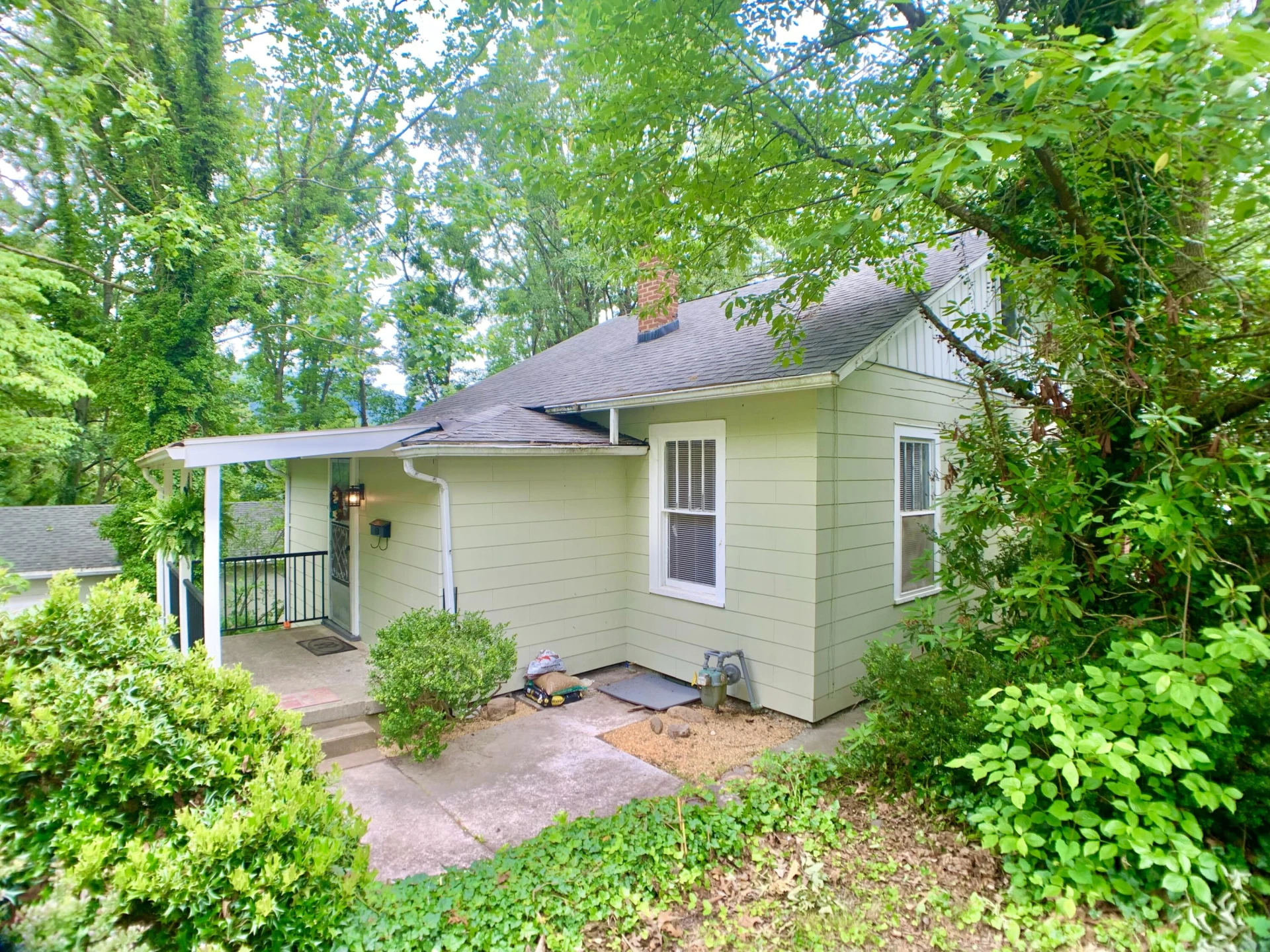 704 Jefferson AVE - Photo 5