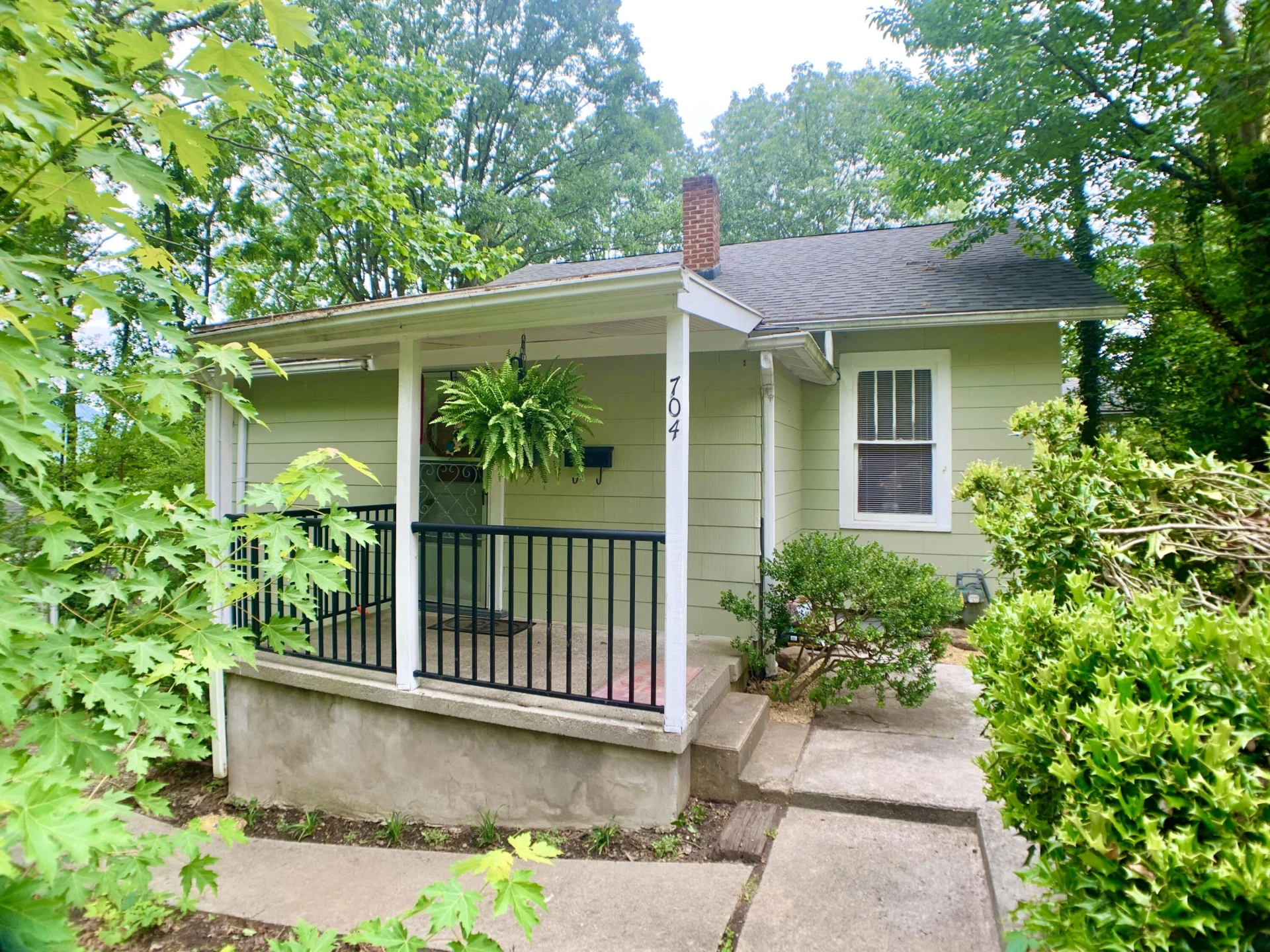 704 Jefferson AVE - Photo 6