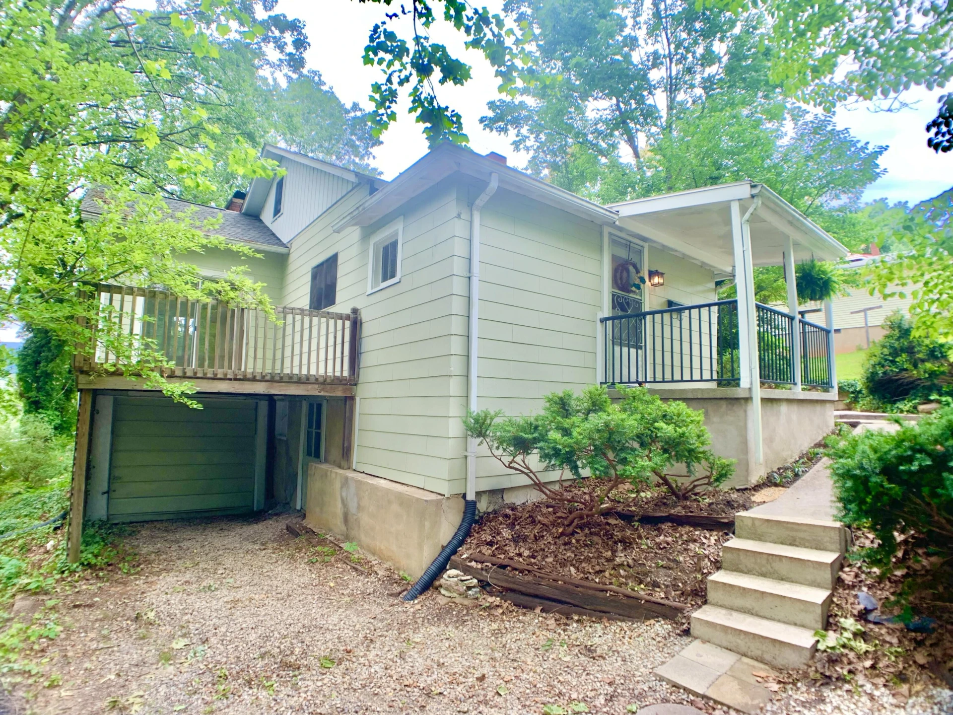 704 Jefferson AVE - Photo 7