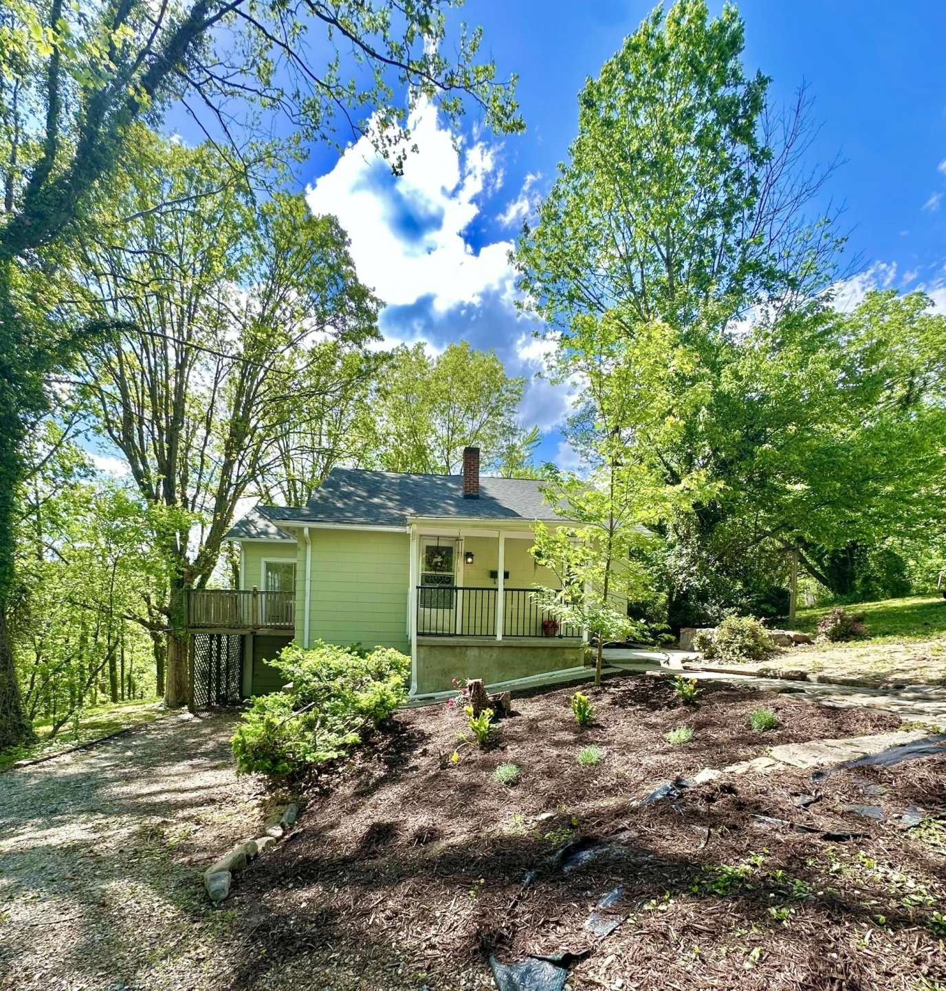 704 Jefferson AVE - Photo 8