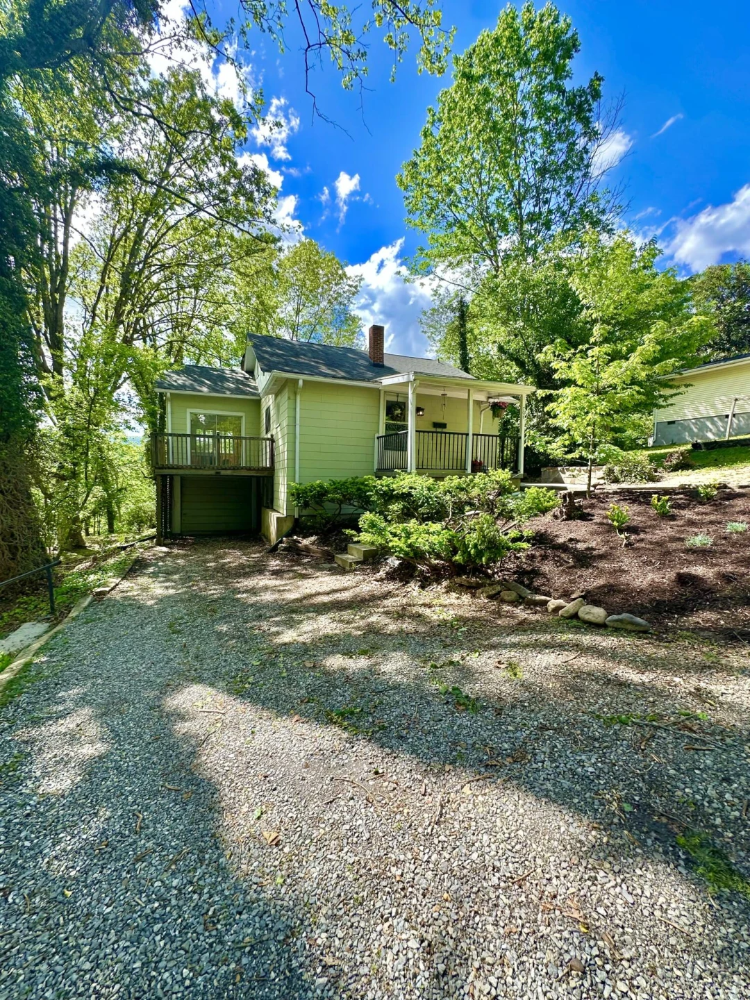 704 Jefferson AVE - Photo 9
