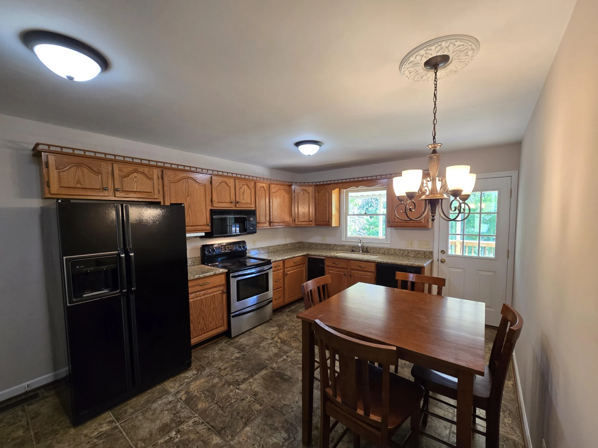 411 Raleigh AVE - Photo 2