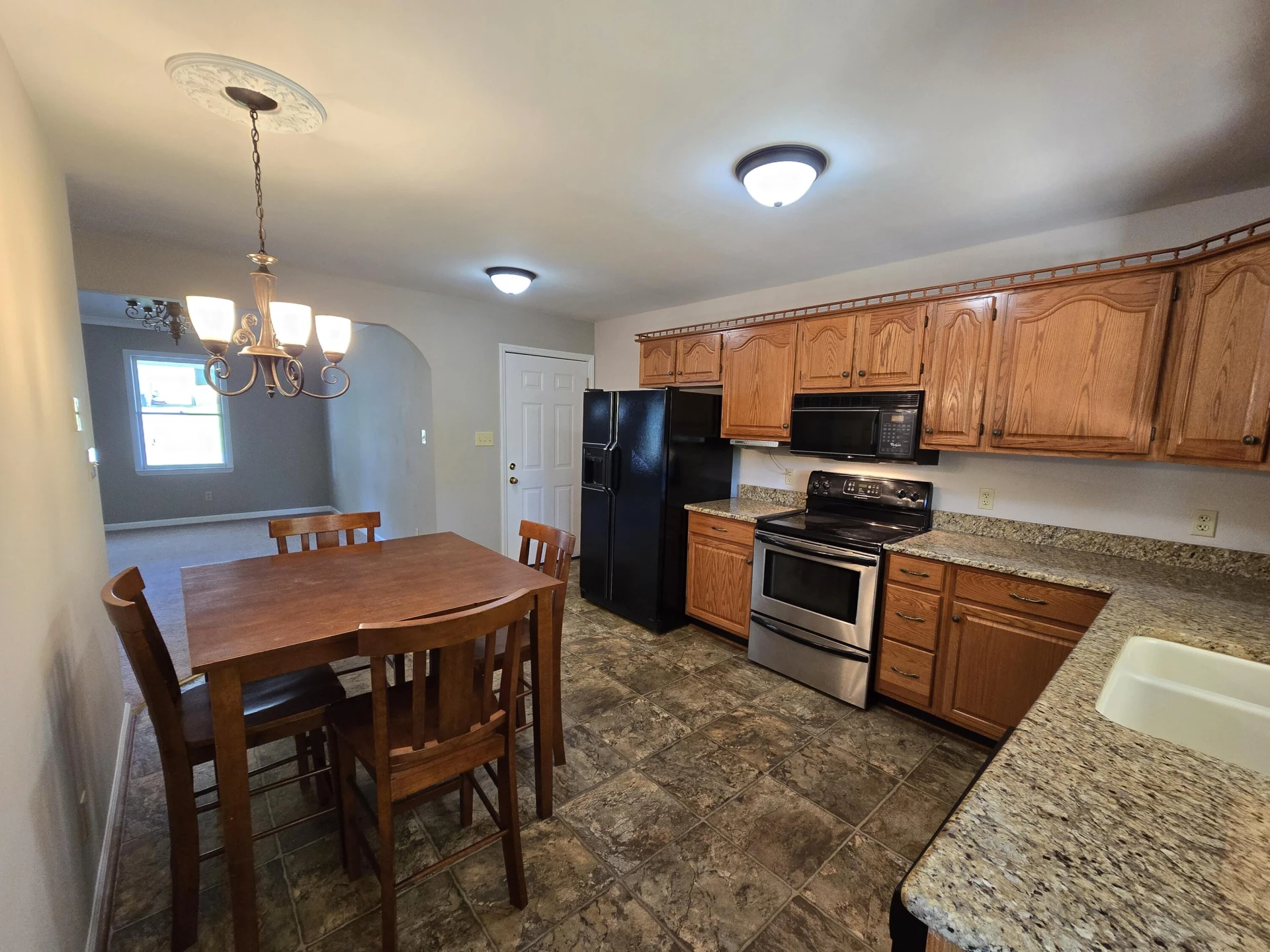 411 Raleigh AVE - Photo 3