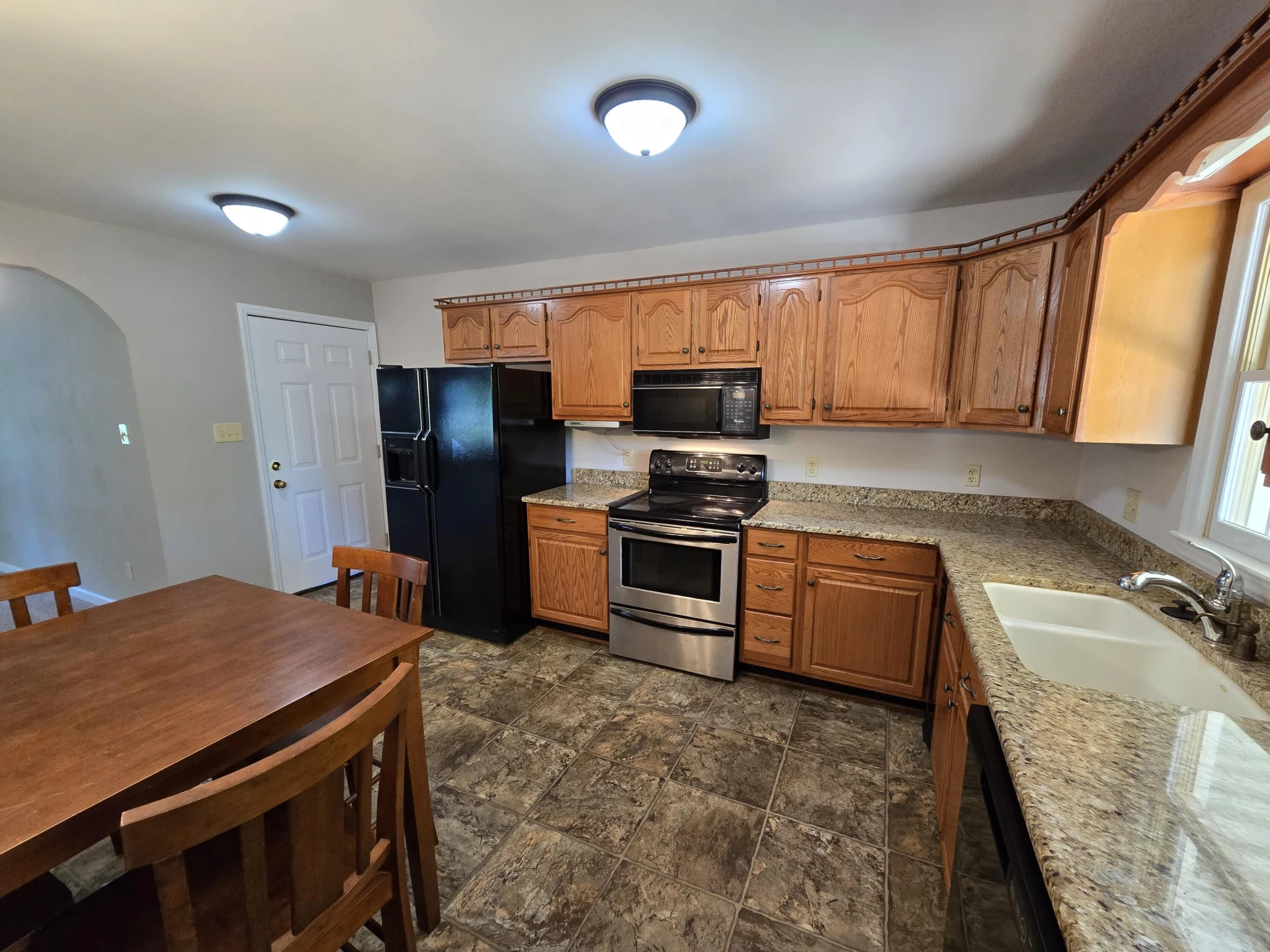 411 Raleigh AVE - Photo 4