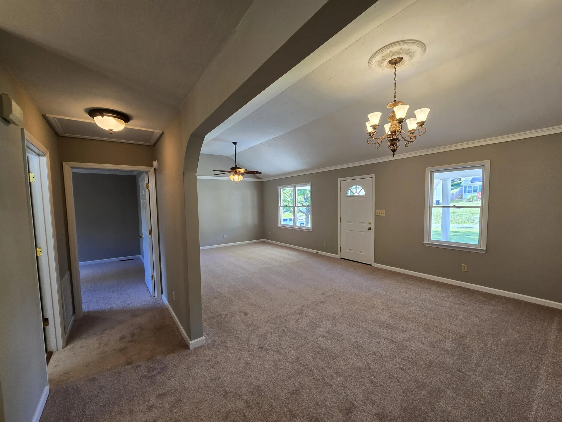 411 Raleigh AVE - Photo 7