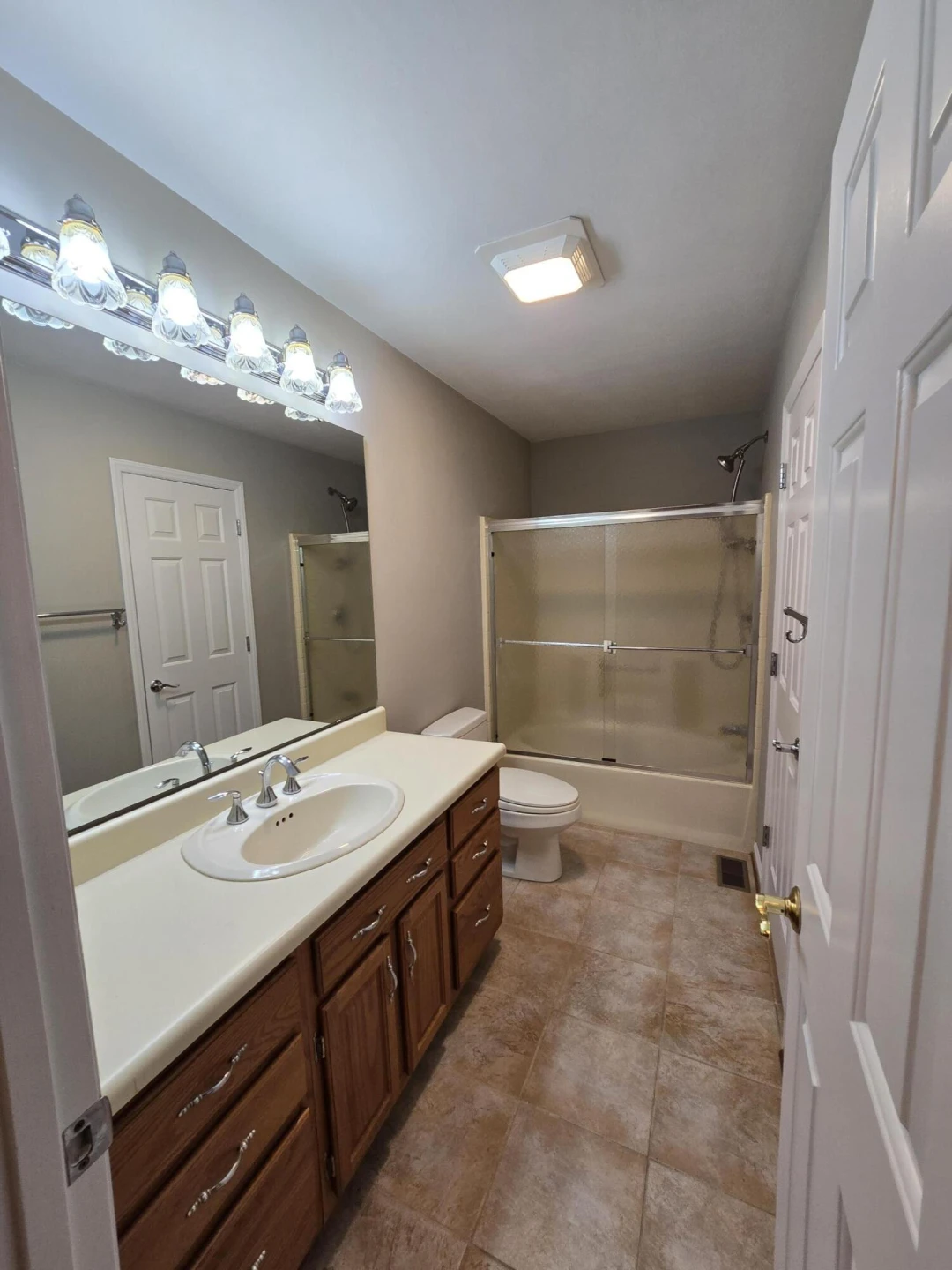 411 Raleigh AVE - Photo 8