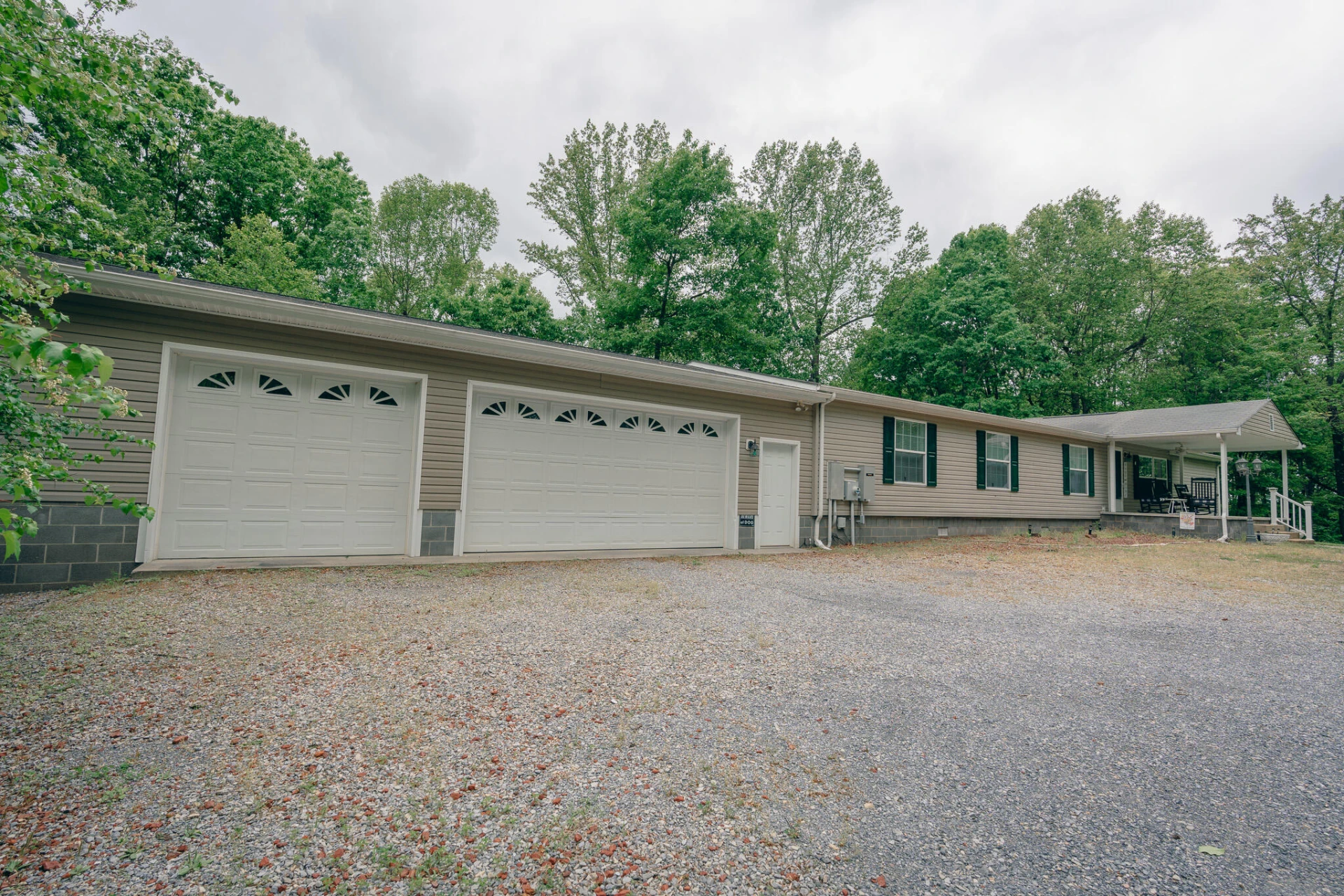 1070 Archway RD - Photo 2