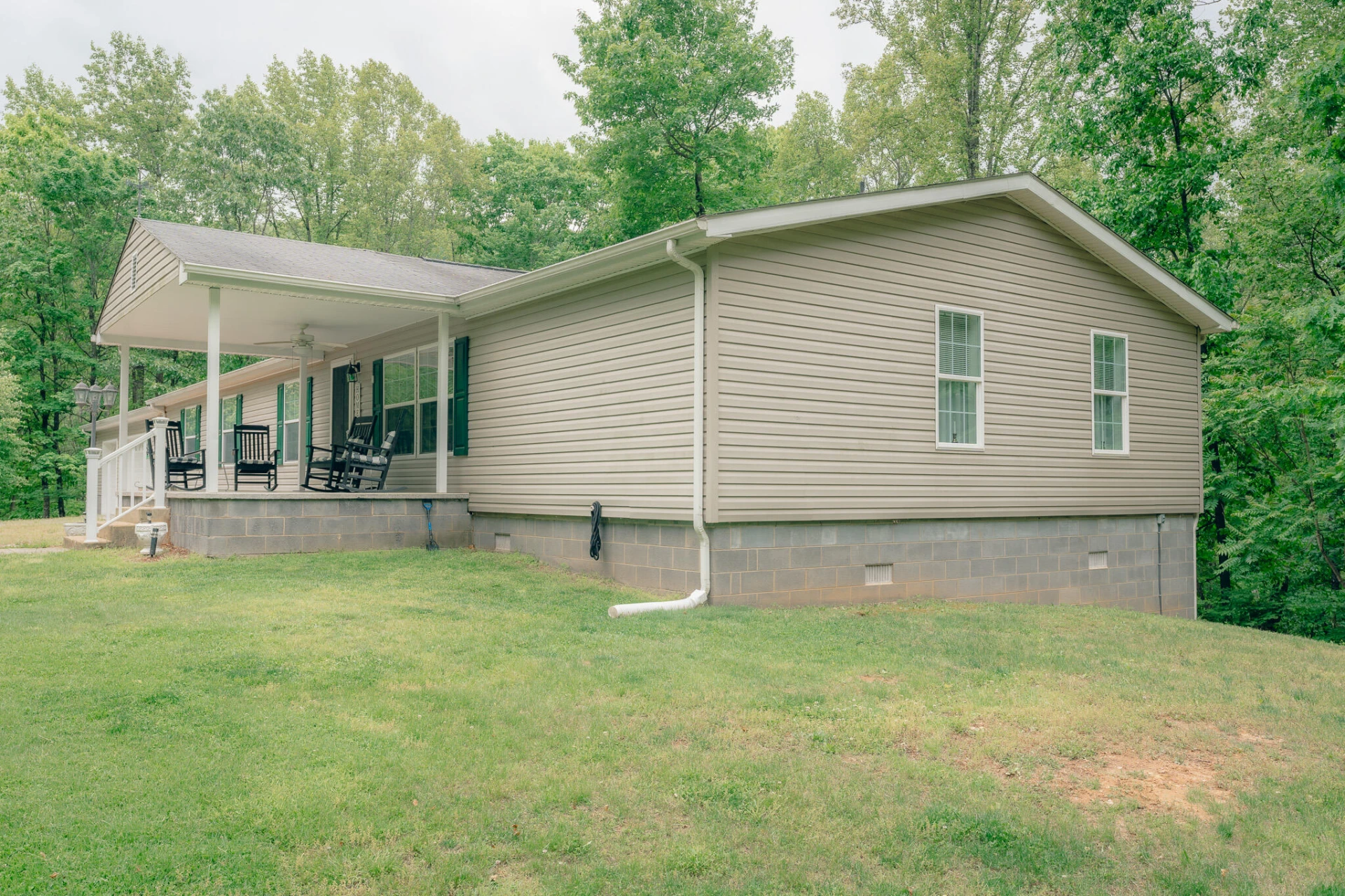 1070 Archway RD - Photo 3