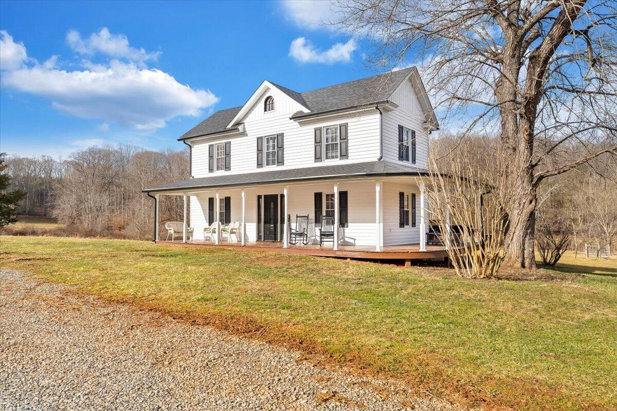 380 Trails End DR - Photo 2
