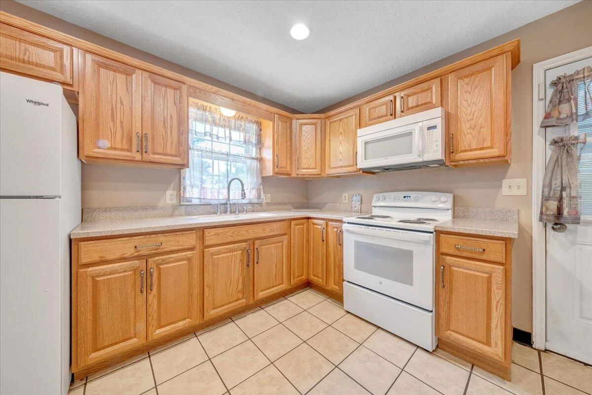 1921 Clinton AVE SE - Photo 11