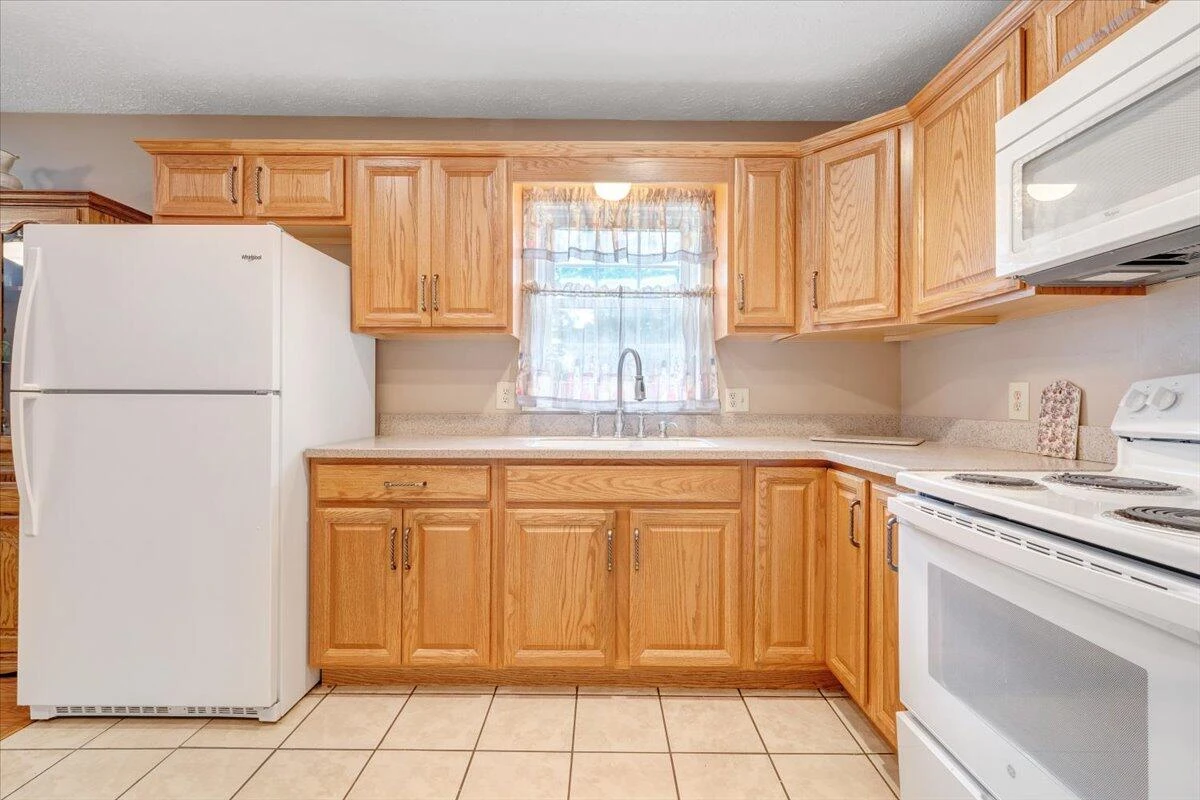 1921 Clinton AVE SE - Photo 12