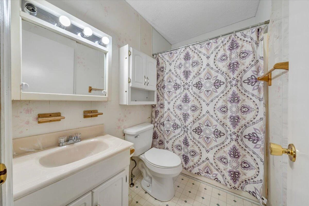 1921 Clinton AVE SE - Photo 19