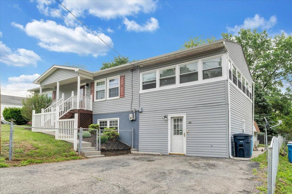 1921 Clinton AVE SE - Photo 2