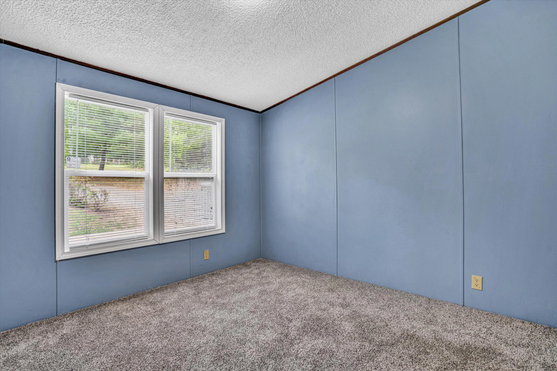 705 GLEN DR - Photo 19