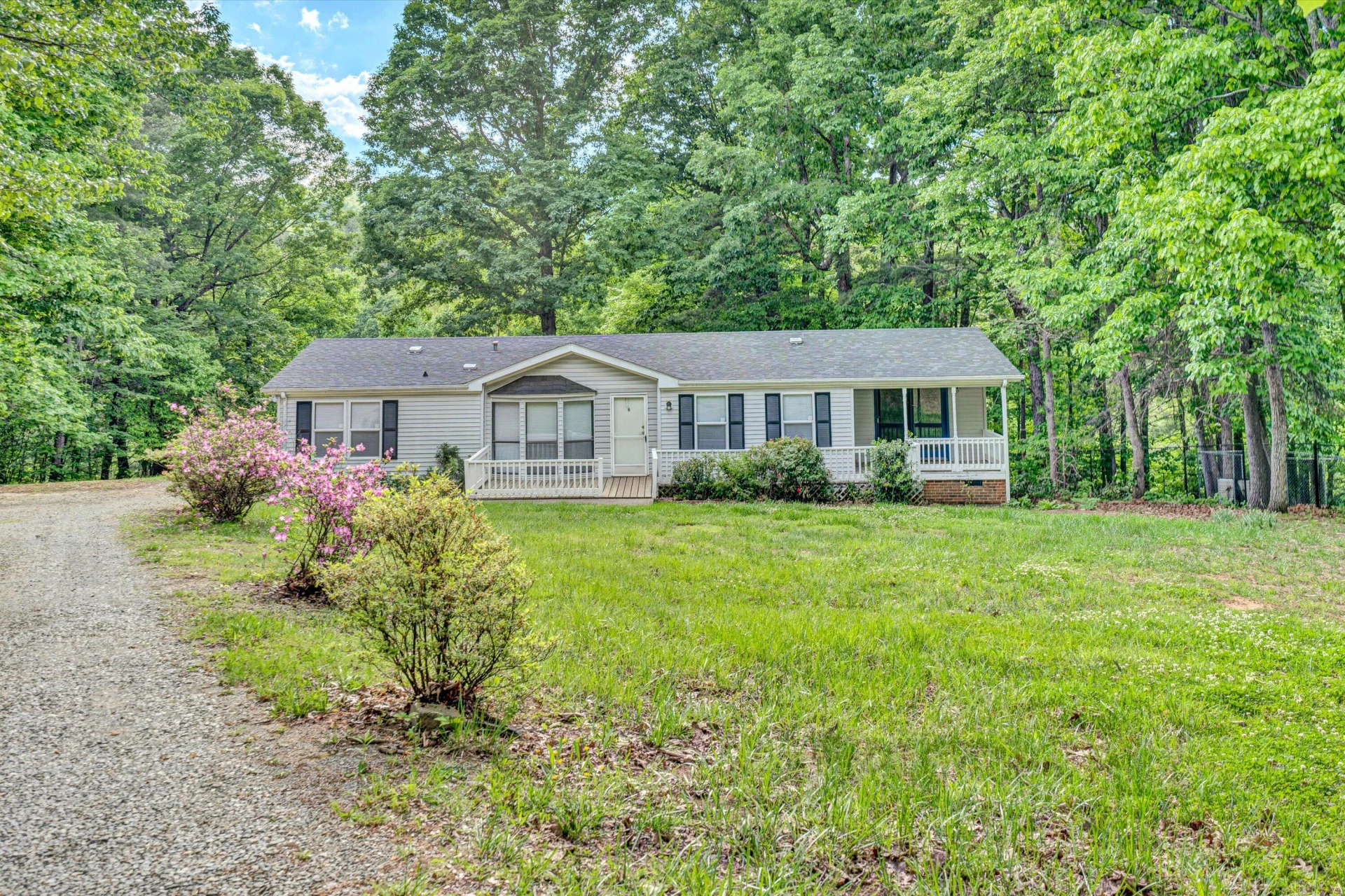 705 GLEN DR - Photo 2