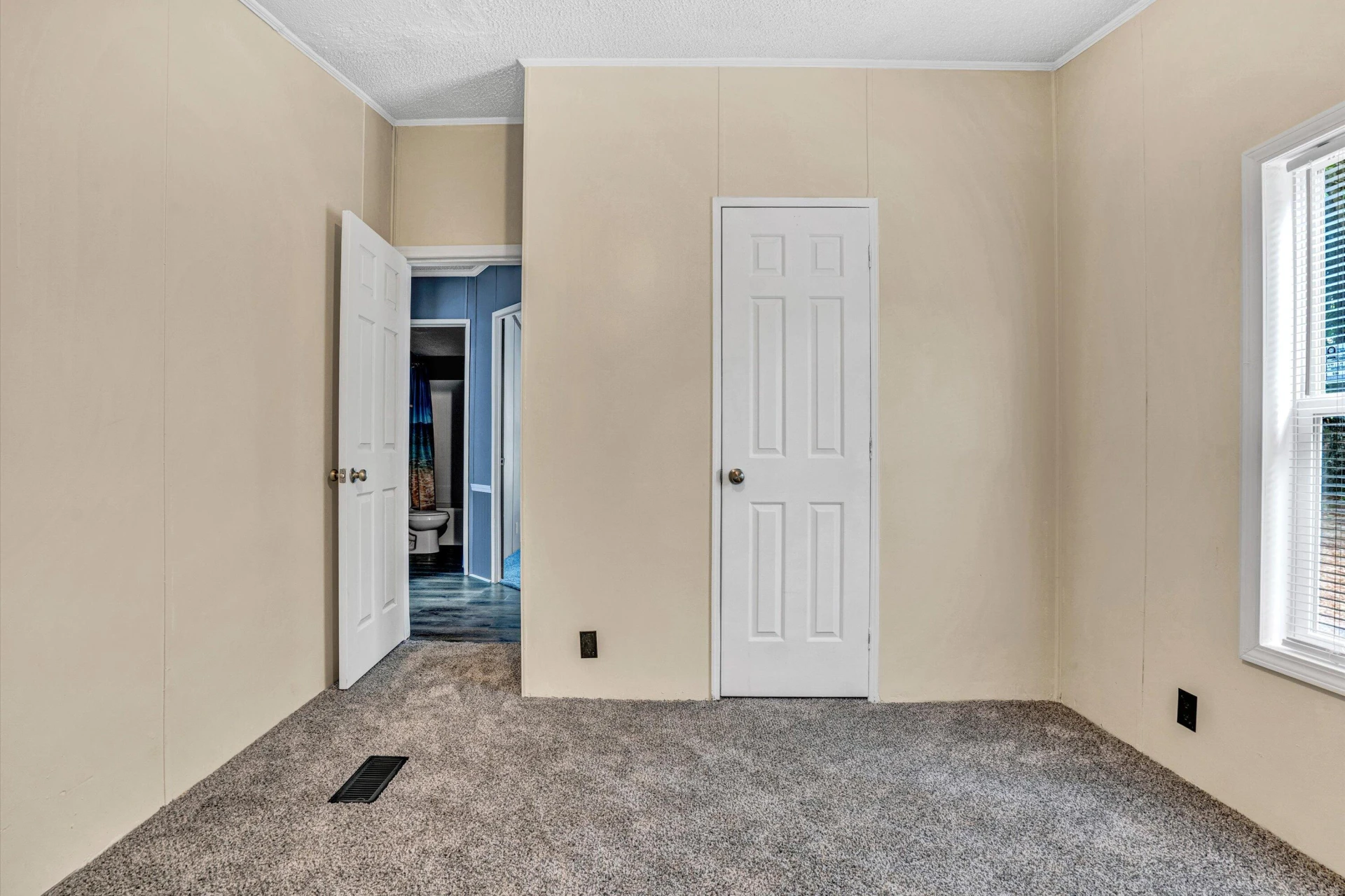 705 GLEN DR - Photo 24
