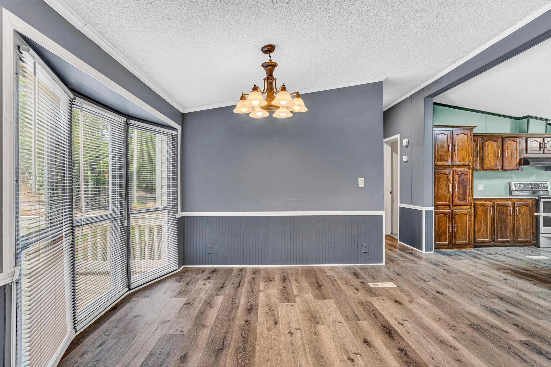 705 GLEN DR - Photo 3
