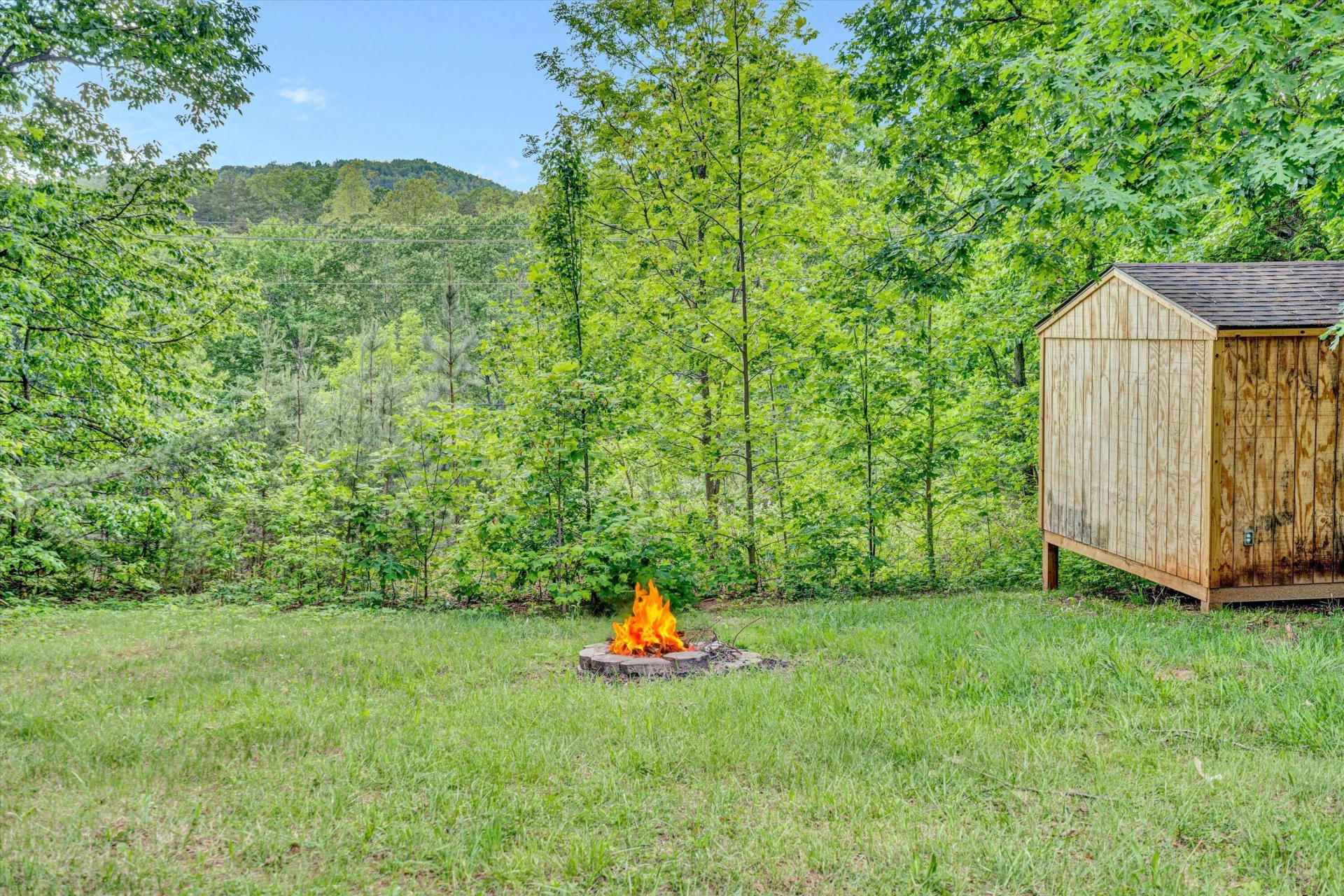 705 GLEN DR - Photo 30