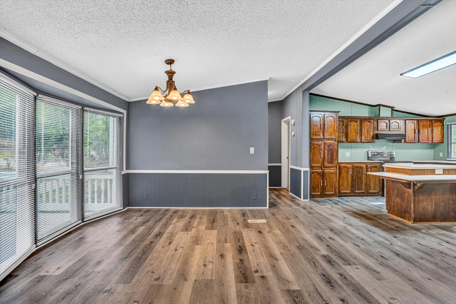 705 GLEN DR - Photo 4