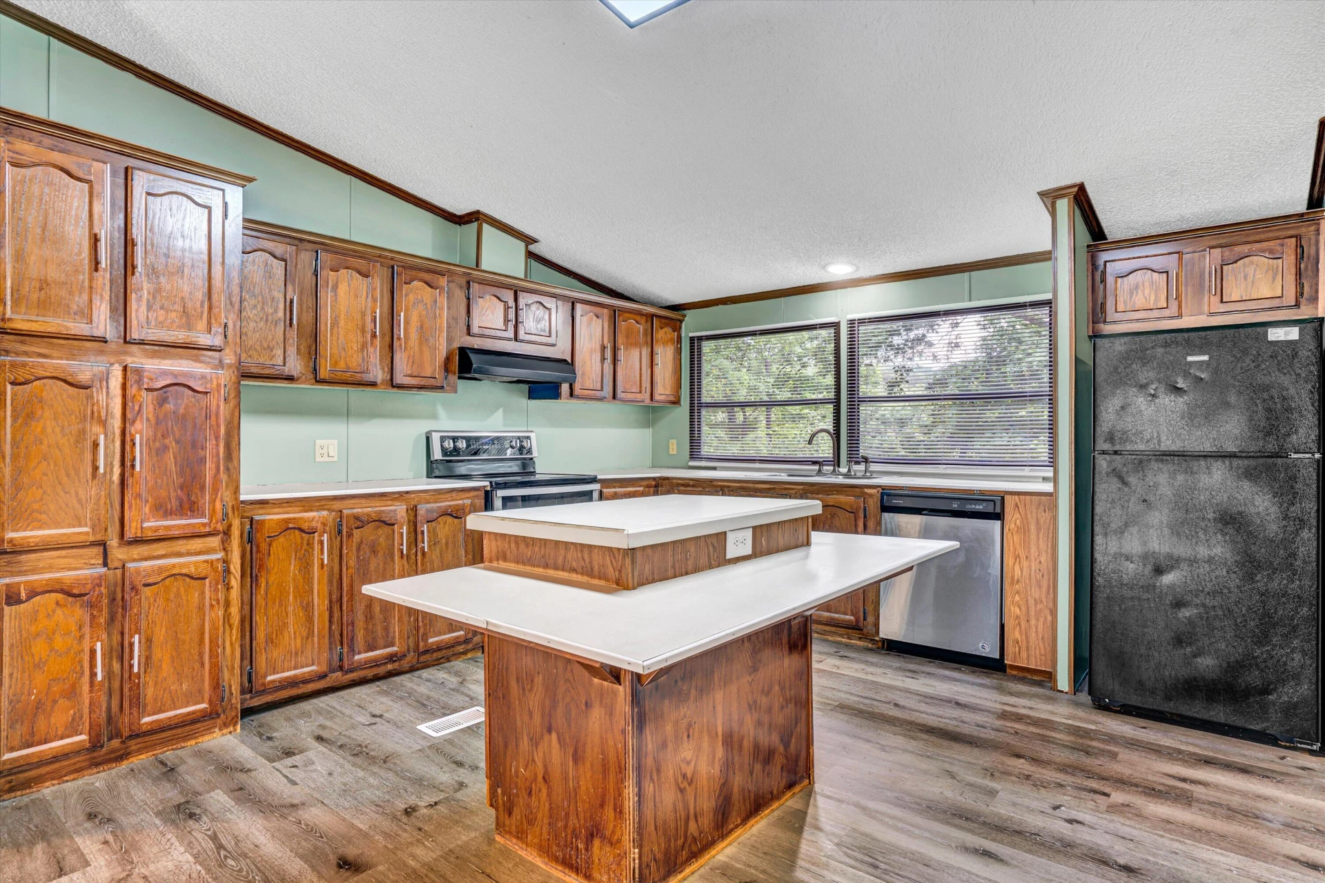 705 GLEN DR - Photo 5