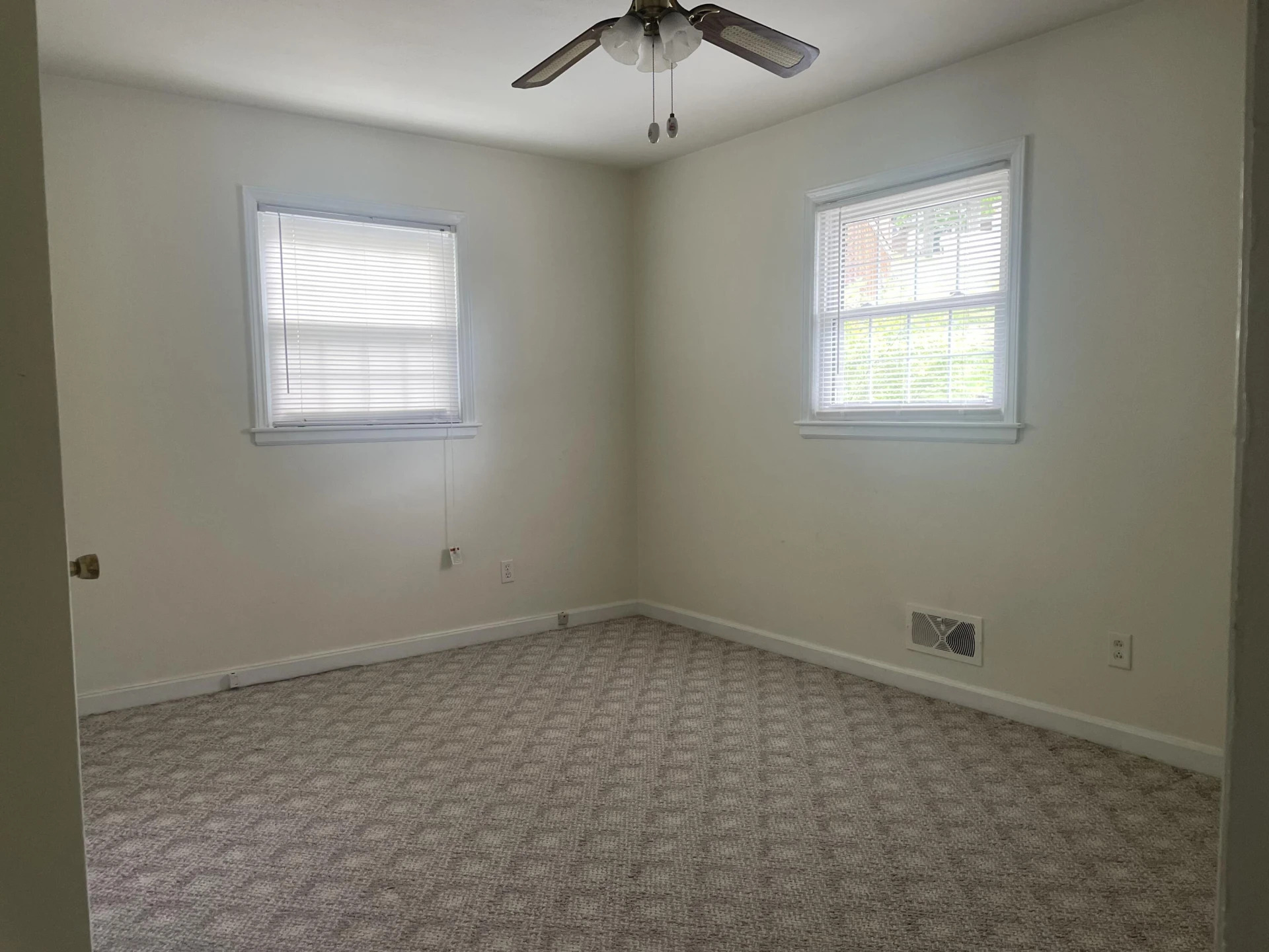 1508 Jefferson AVE - Photo 13