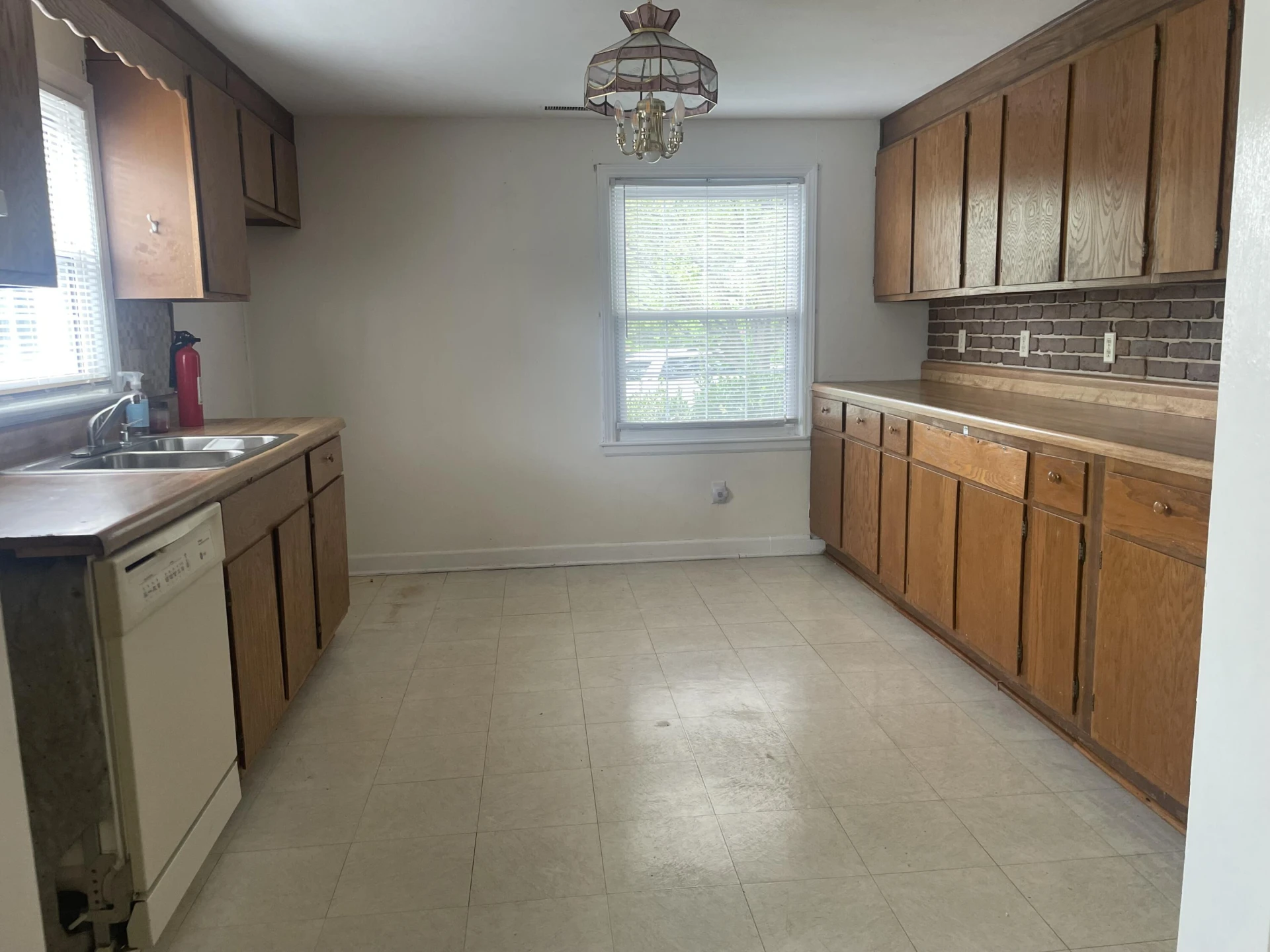 1508 Jefferson AVE - Photo 5
