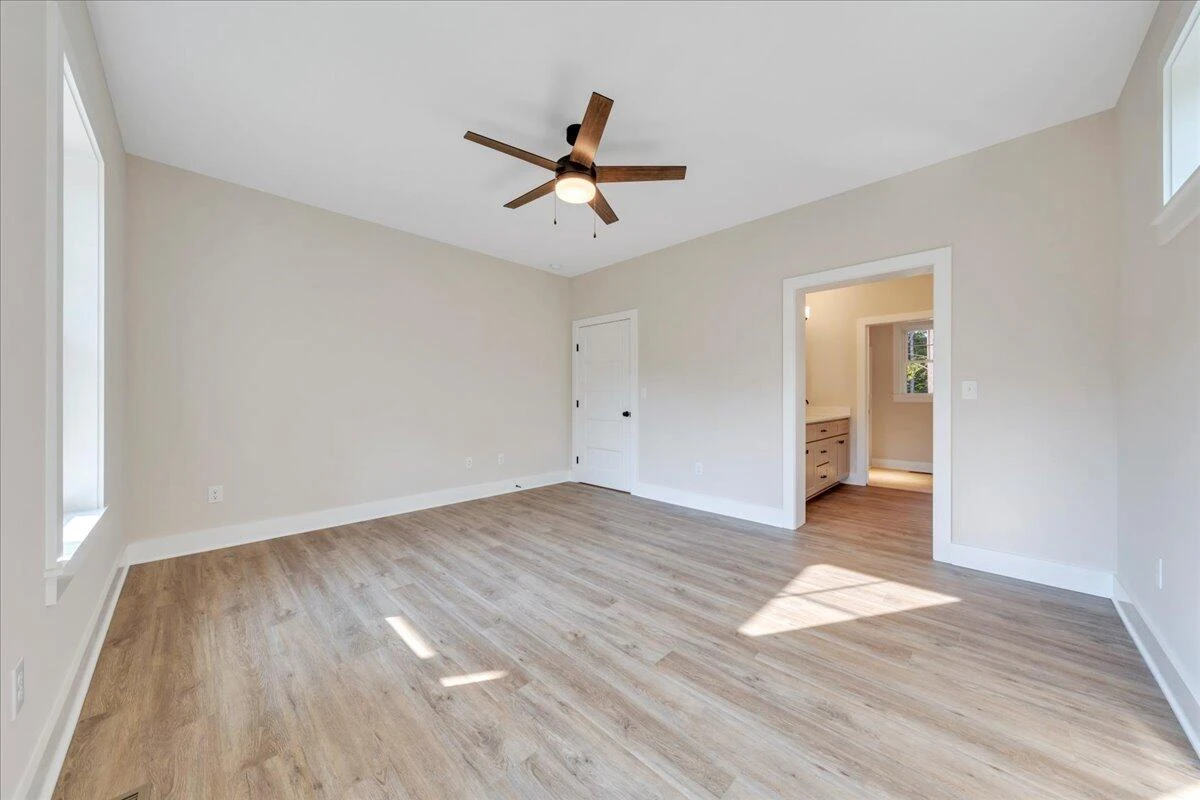 241 Spring Chase DR - Photo 19