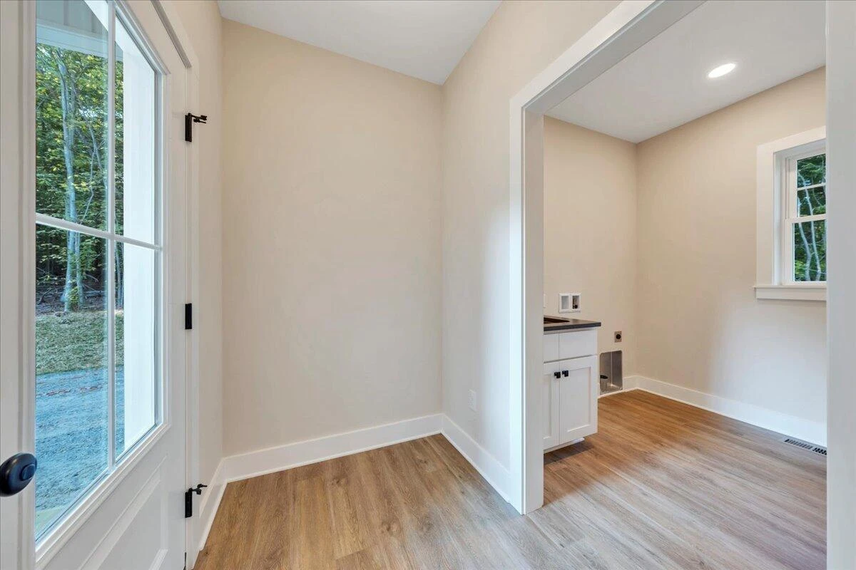 241 Spring Chase DR - Photo 26
