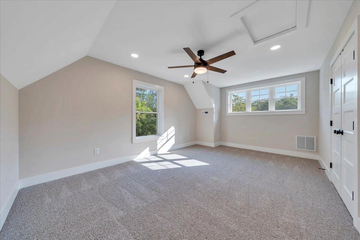 241 Spring Chase DR - Photo 31