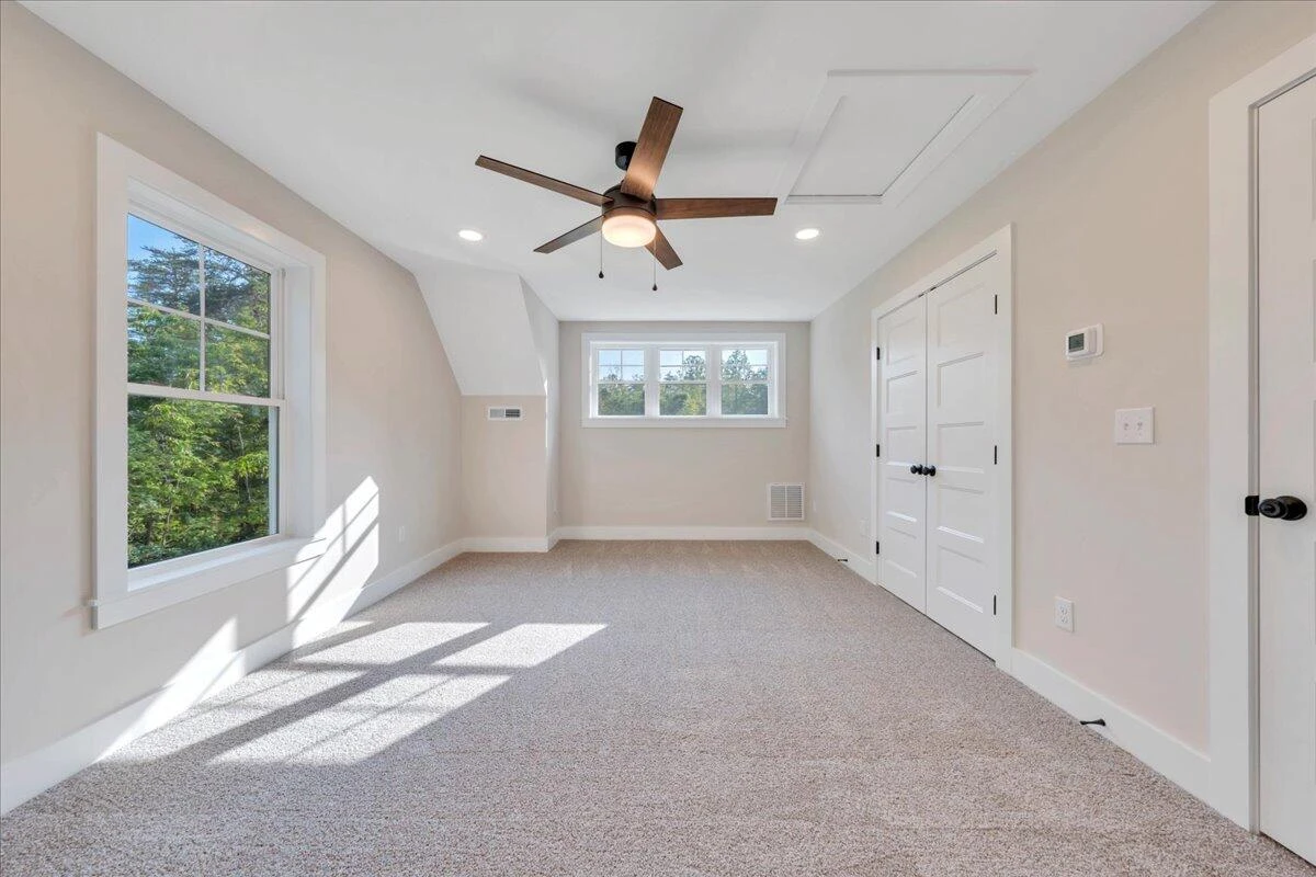 241 Spring Chase DR - Photo 32