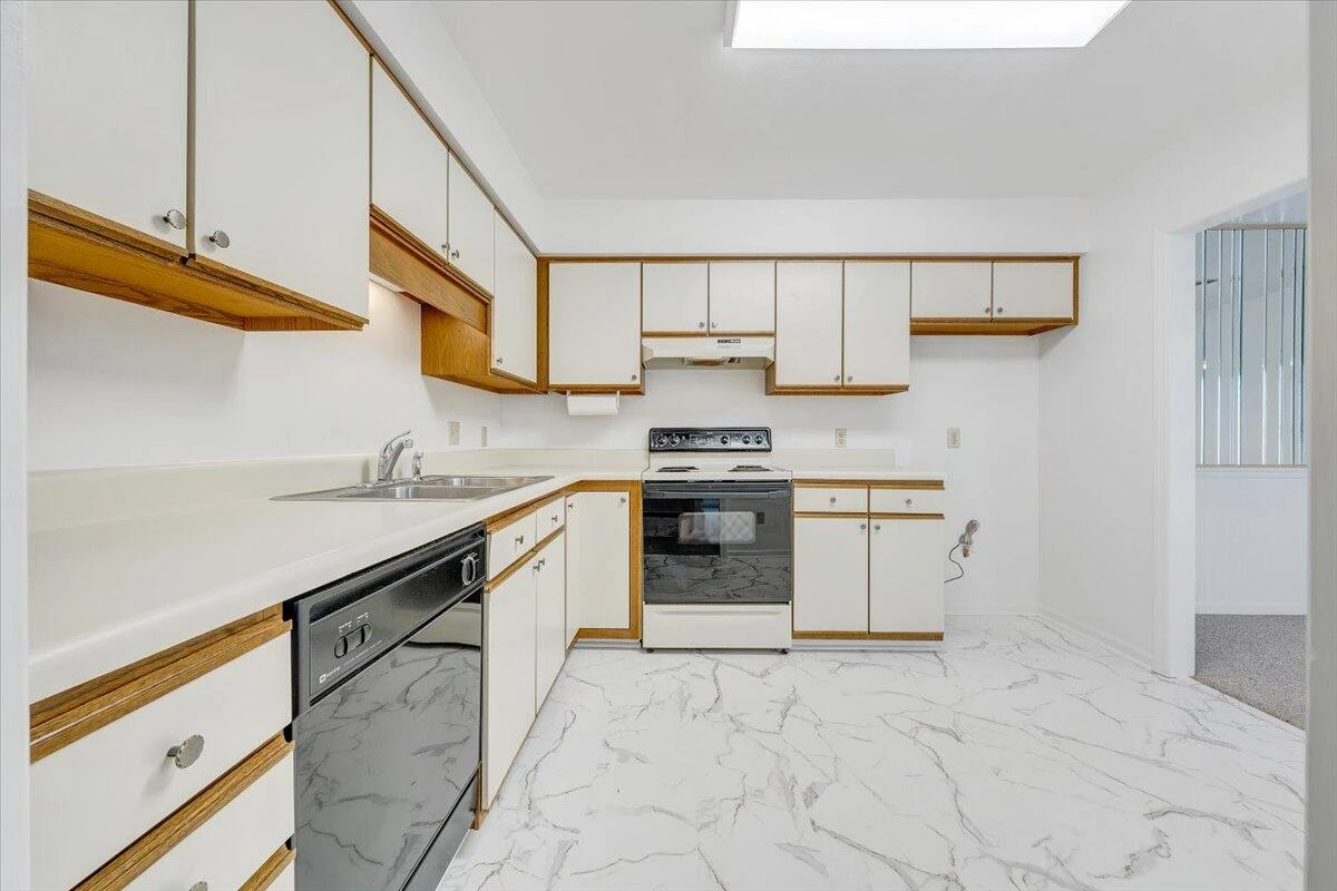 7204 Snowberry CIR - Photo 15
