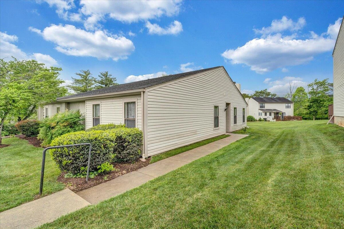7204 Snowberry CIR - Photo 2