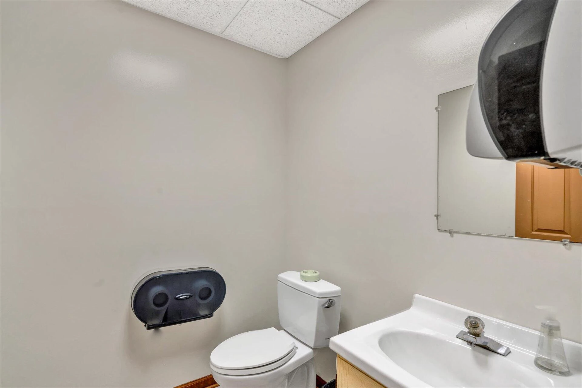 270 SOUTH MAIN ST - Photo 17