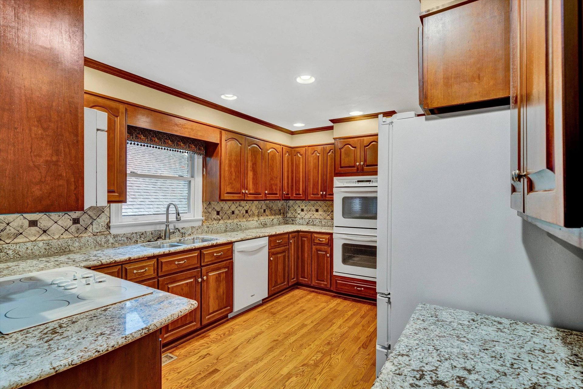 5612 Village WAY - Photo 10
